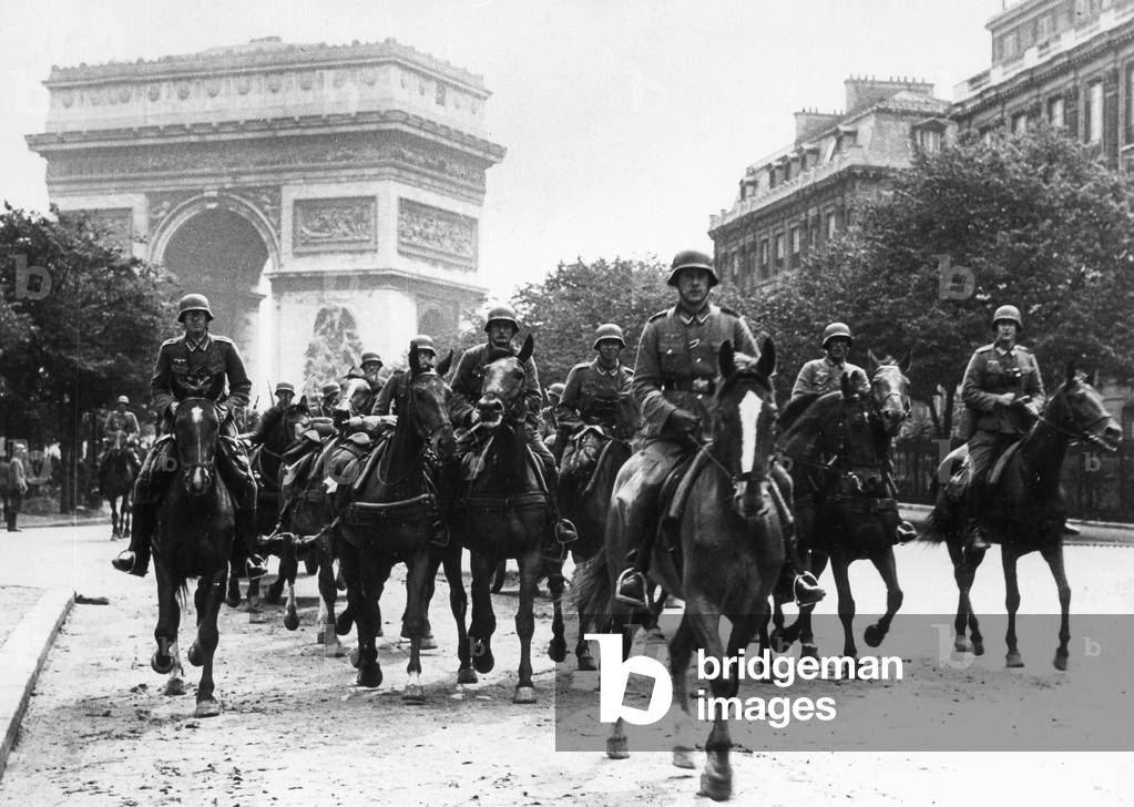 German soldiers in Paris, 1940 (b/w photo)