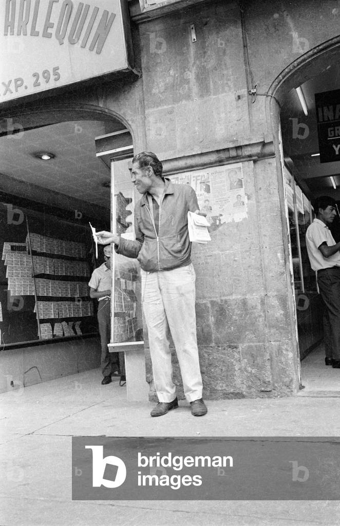 Street vendors in Mexico City, 1970 (b/w photo)