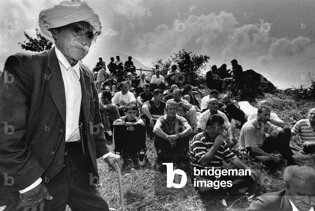 Burial in Rugova, Kosovo, July 1999 (b/w photo)