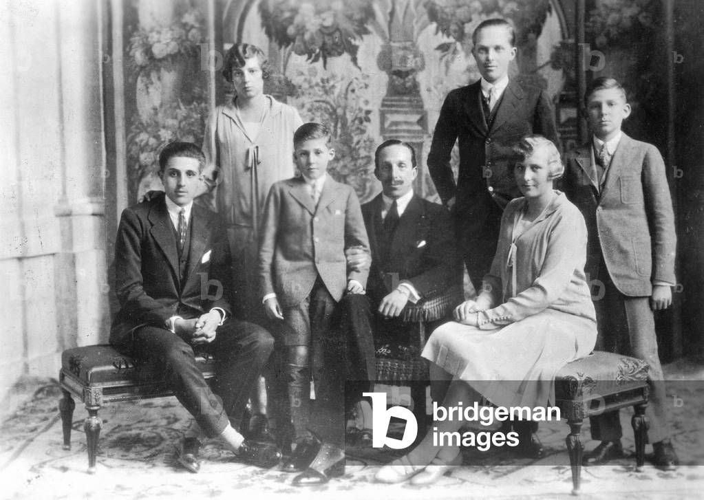 King Alfonso XIII and his wife Victoria Eugenie with their children (b/w photo)