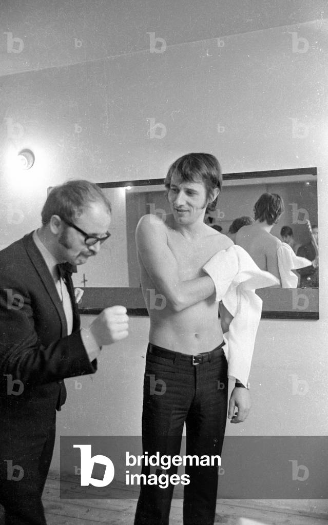 Udo Juergens in the dressing room, 1969 (b/w photo)