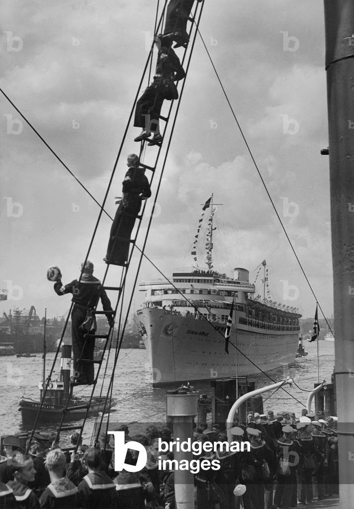 Wilhelm Gustloff returning to the Hamburg harbor, 1939 (b/w photo)