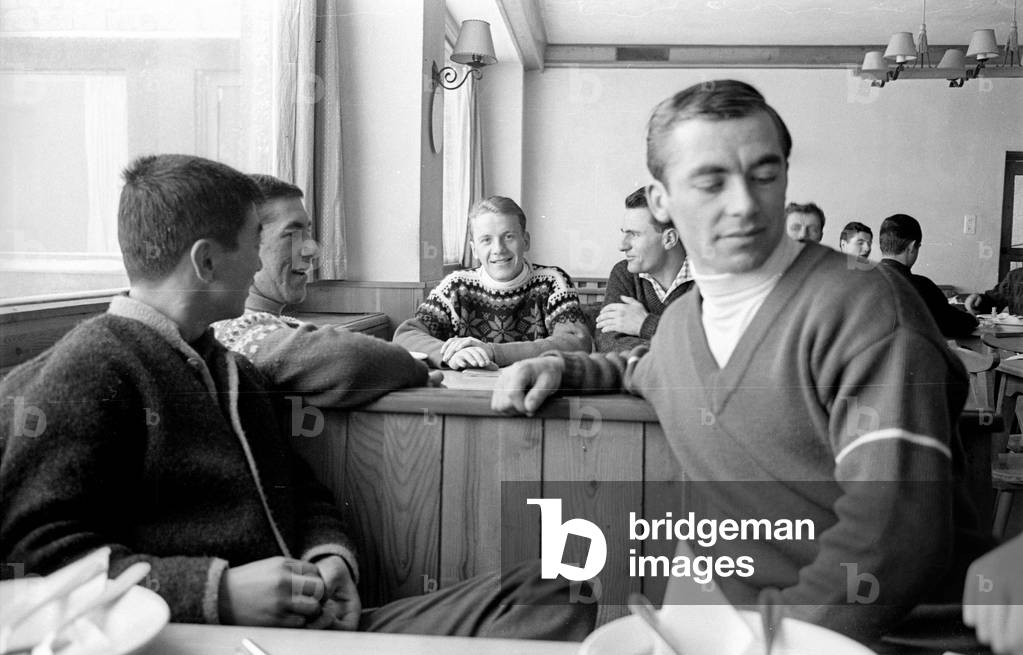 Skiers talking in a restaurant, 1962 (b/w photo)