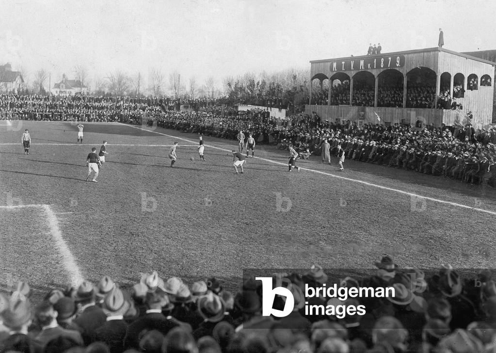 Soccer match between southern Germany and Lower Austria, 1920 (b/w photo)