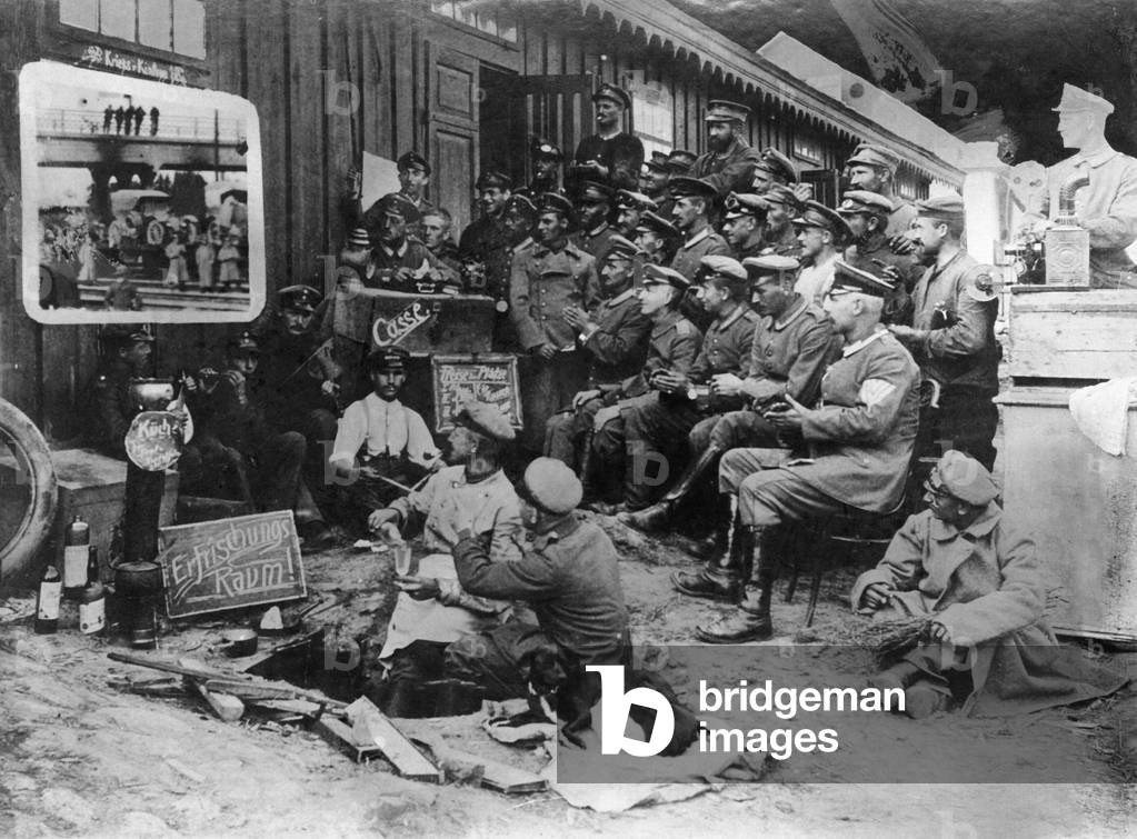 A German cinema for soldiers in the First World War, 1915 (b/w photo)
