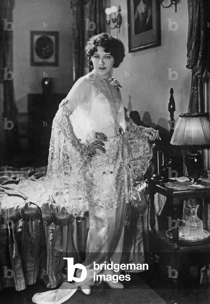 Women's fashion, 1927 (b/w photo)