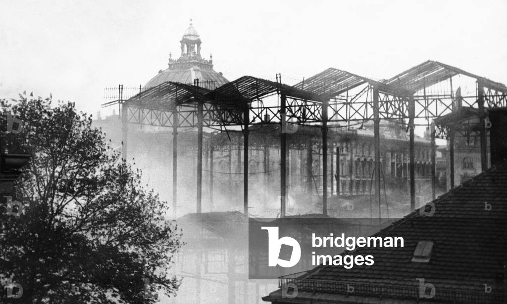Fire in the Glaspalast in Munich, 1931 (b/w photo)