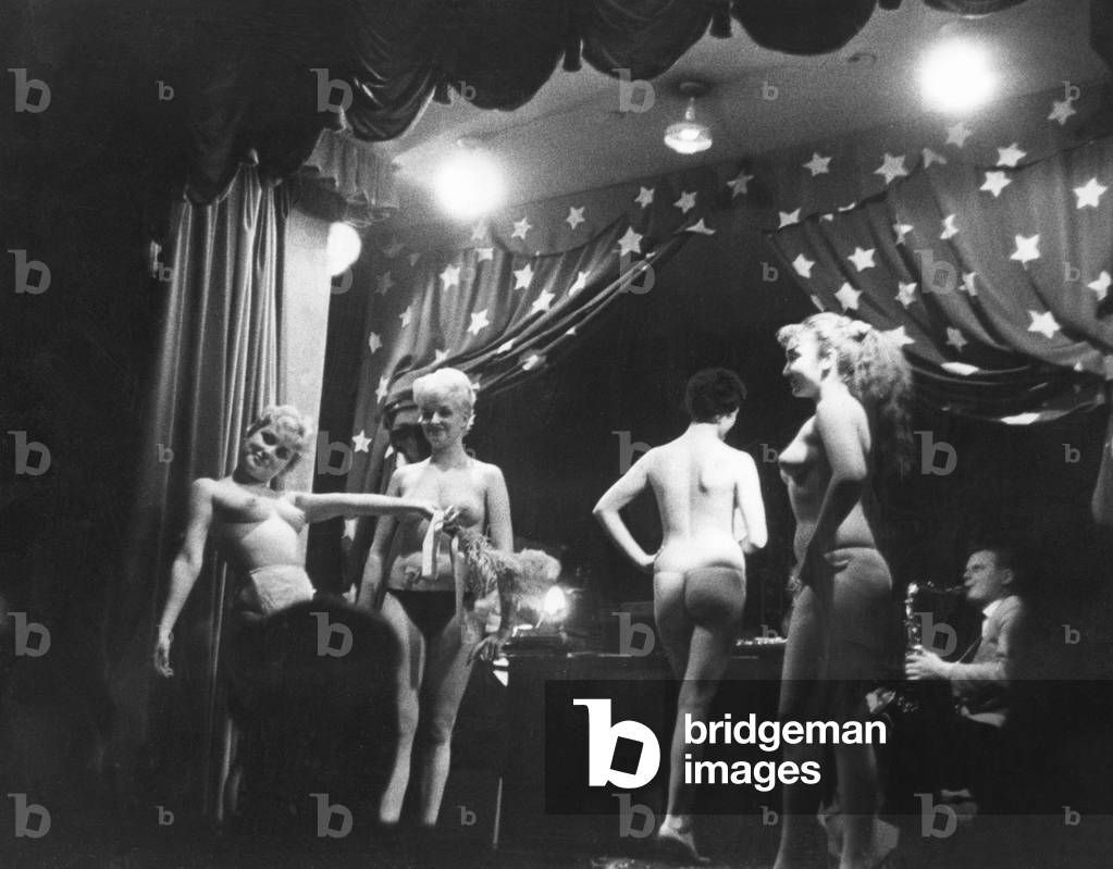 Strip club in Hamburg, 1959 (b/w photo)
