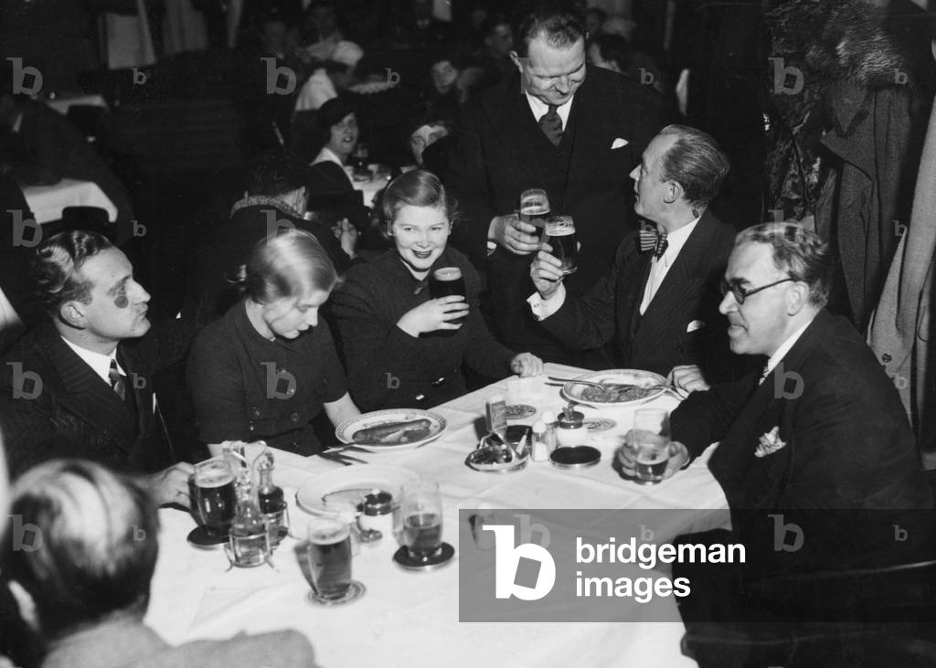 Feeding of poor actors, 1932