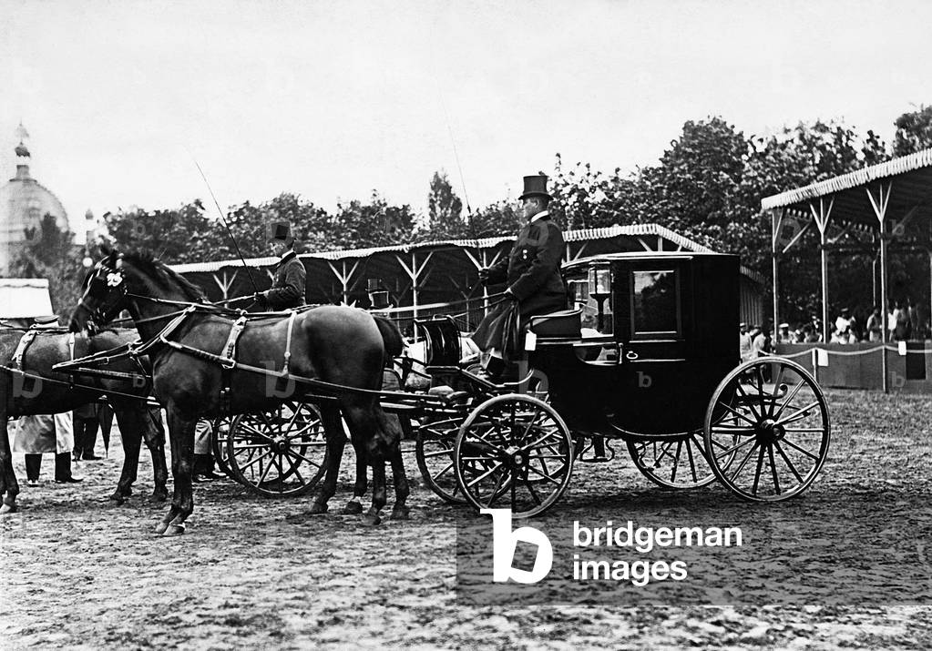 Carriage, 1909 (b/w photo)