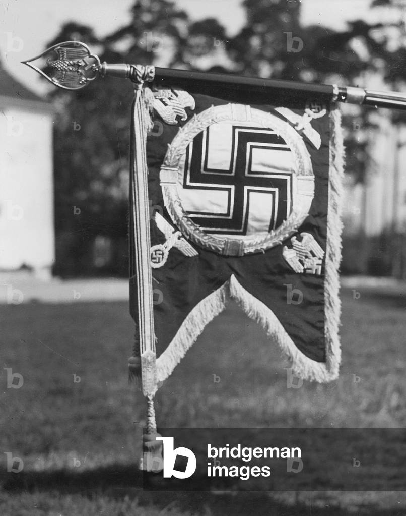 Flag of the escort battalion of the Reich Leader (b/w photo)
