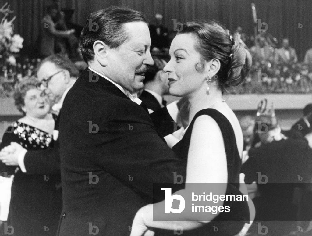 Paul Dahlke dances with his wife Elfi Gerhard (b/w photo)