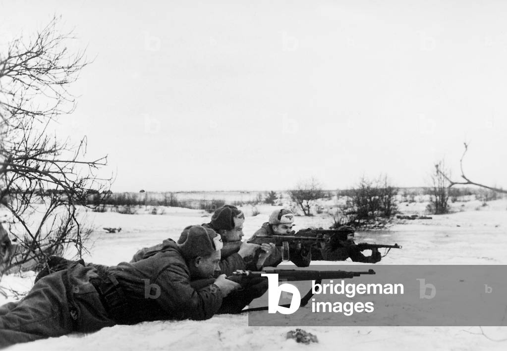 Russian volunteers in the service of the Wehrmacht on the Eastern Front, 1943 (b/w photo)