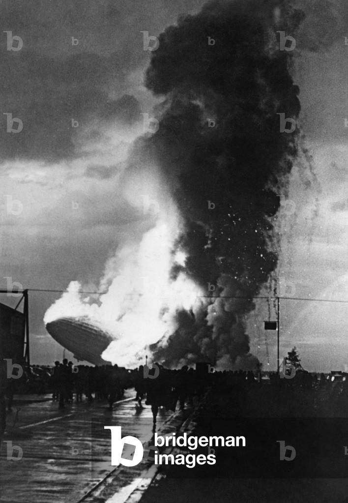 Crash of the airship LZ 129 Hindenburg at Lakehurst, 1937 (b/w photo)