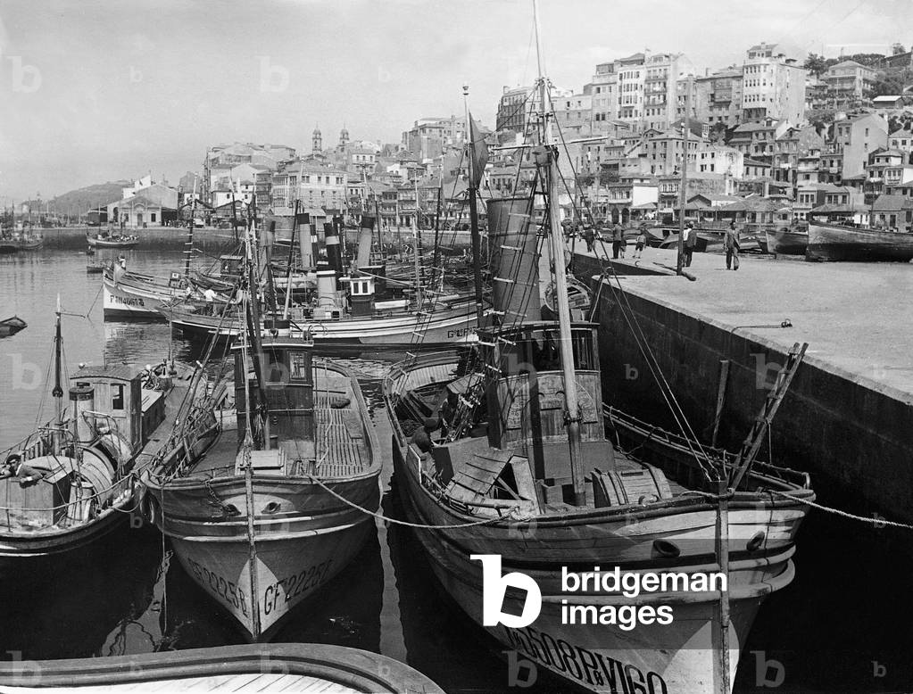 Fishing port of Vigo, 1939 (b/w photo)