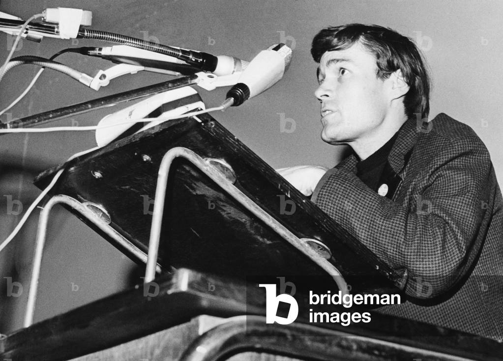 The spokesman of the Sozialistische Deutsche Studentenbund (Socialist German Student Union) during a speech, 1968 (photo)