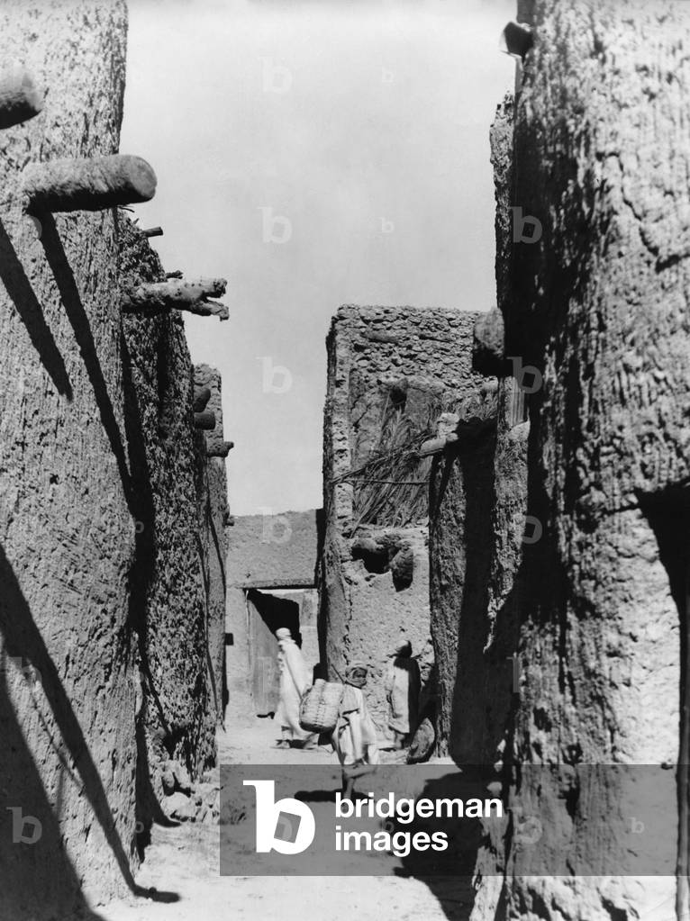 Alleys of a desert city in Egypt, 1936 (b/w photo)