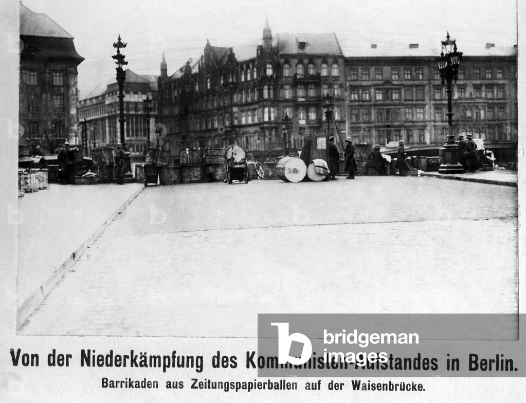 Blocked Waisen bridge in Berlin, 1919