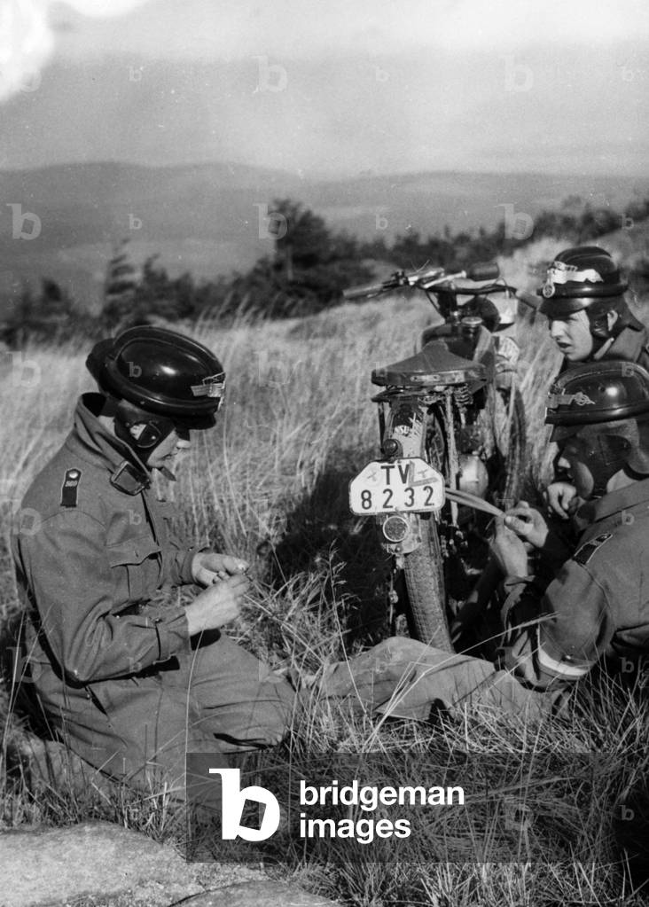 Members of the Motor HJ have a flat tire, 1940 (b/w photo)