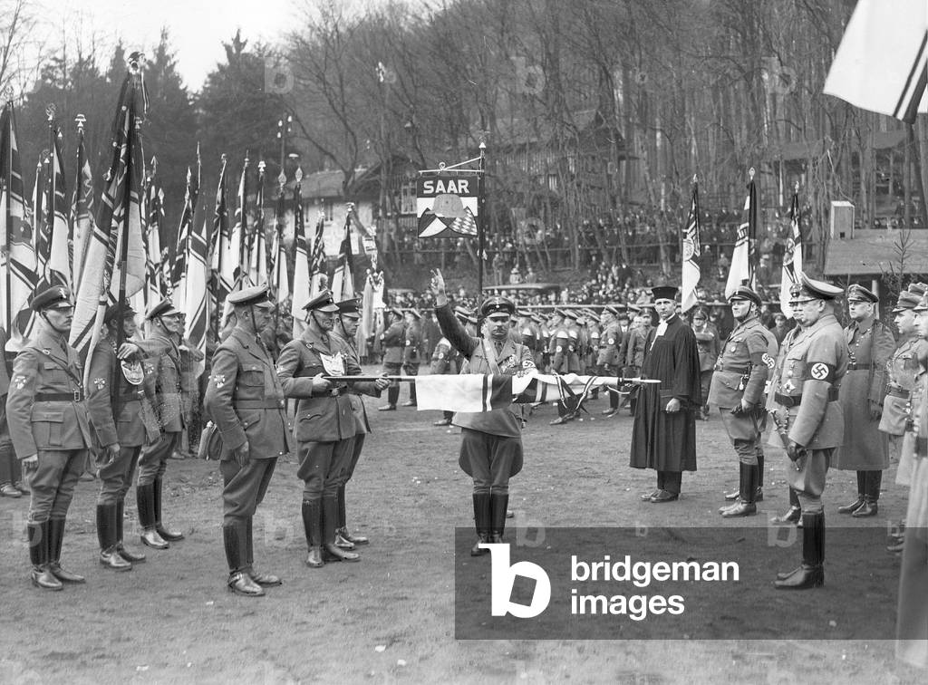 Service of the steel helmet with oath of allegiance on Adolf Hitler, 1935 (b/w photo)