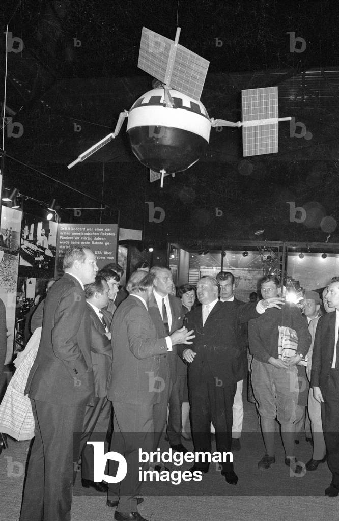 Wernher von Braun at the IVA, 1965 (b/w photo)