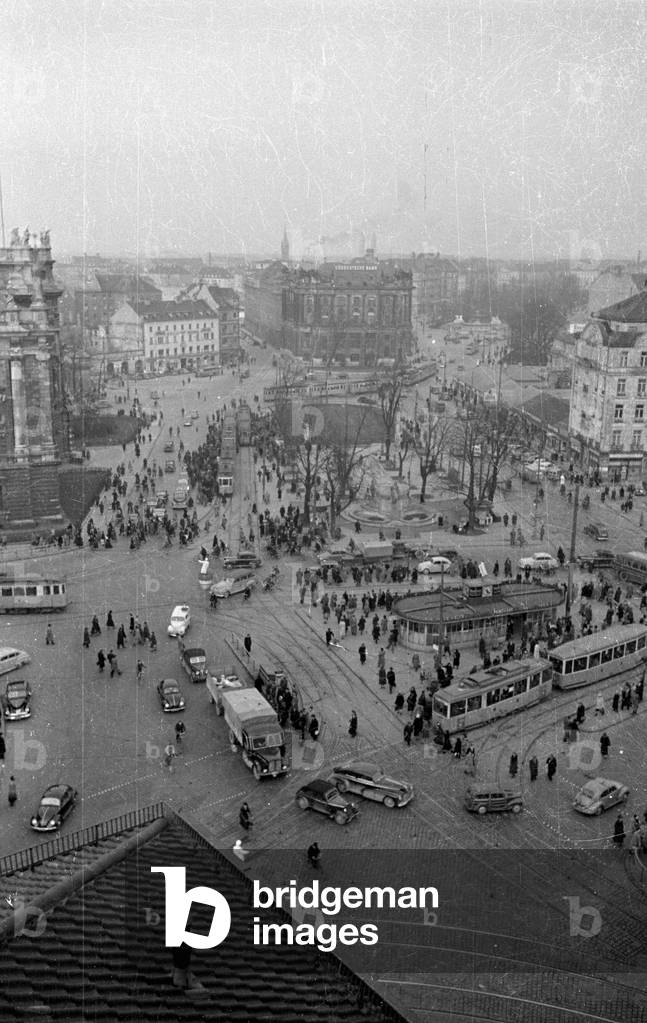 View of the Karlsplatz (Stachus) in Munich, 1953 (b/w photo)