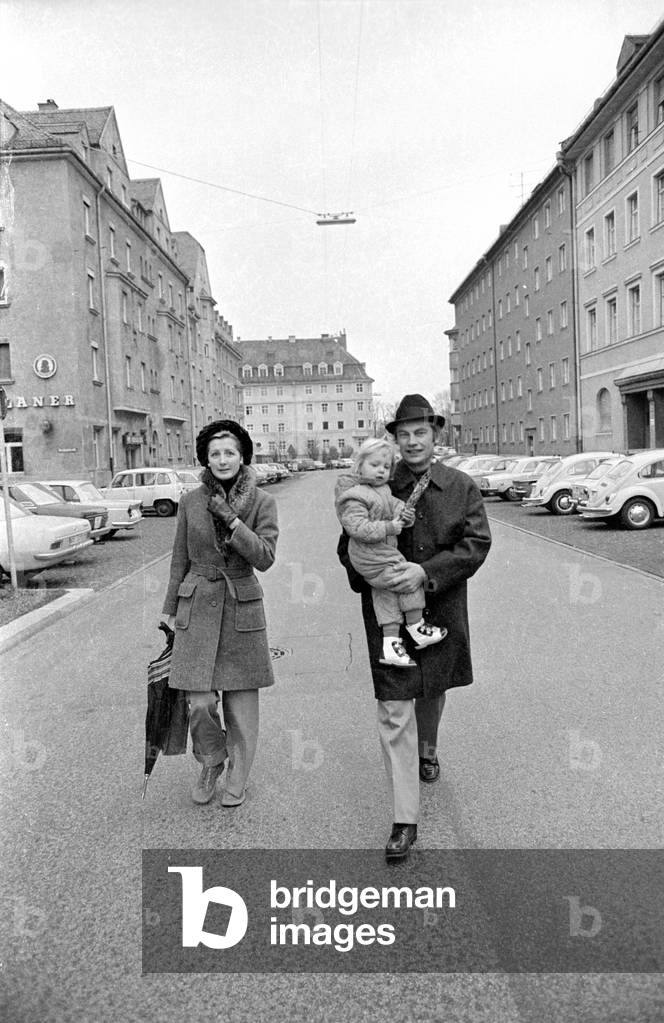 Georg Kronawitter on the car-free Sunday in Munich, 1973 (b/w photo)