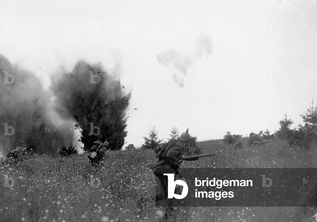 Attack during the Battle of Tannenberg, 1914 (b/w photo)