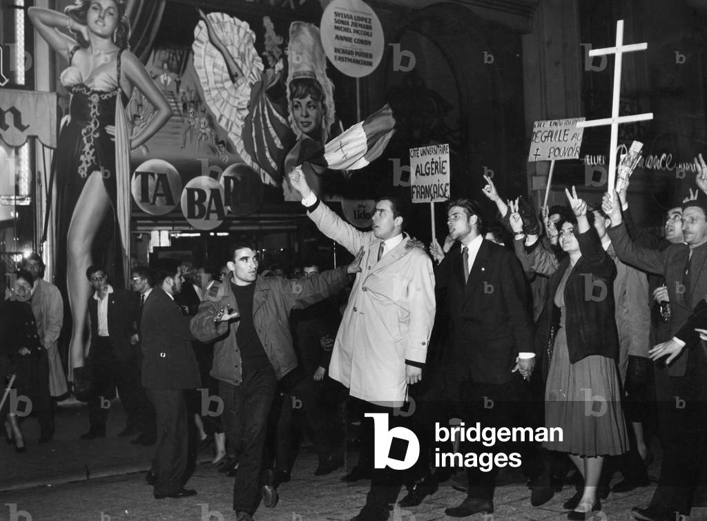 Gaullist demonstration, 1958 (b/w photo)