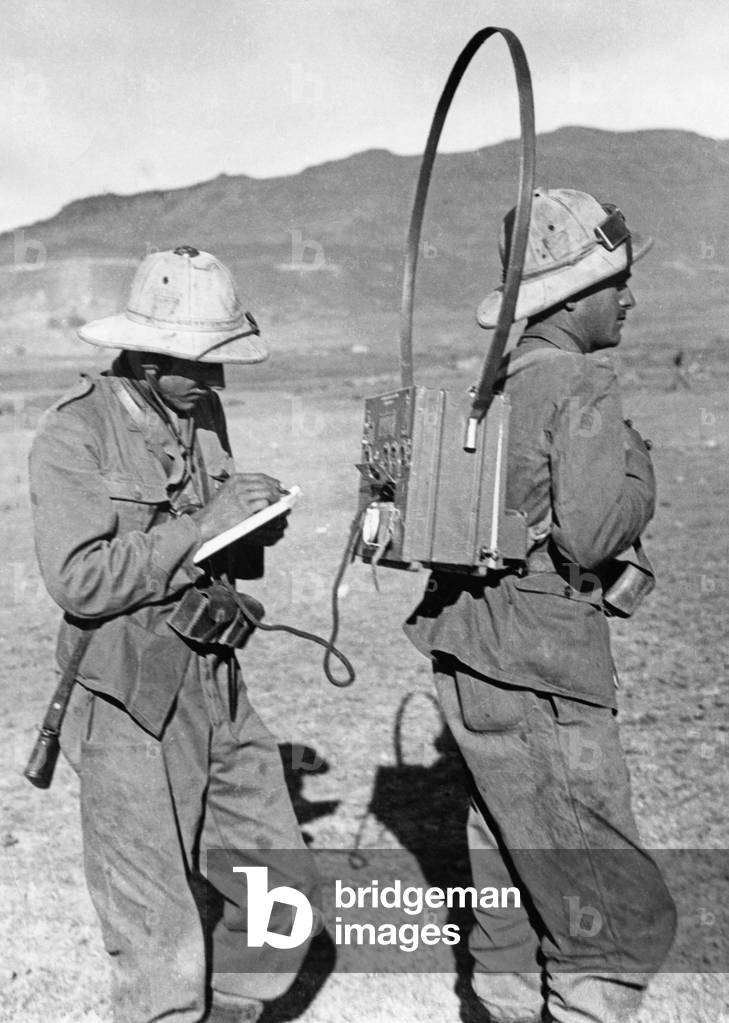 Italian soldiers in the war against Ethiopia, 1935/36 (b/w photo)