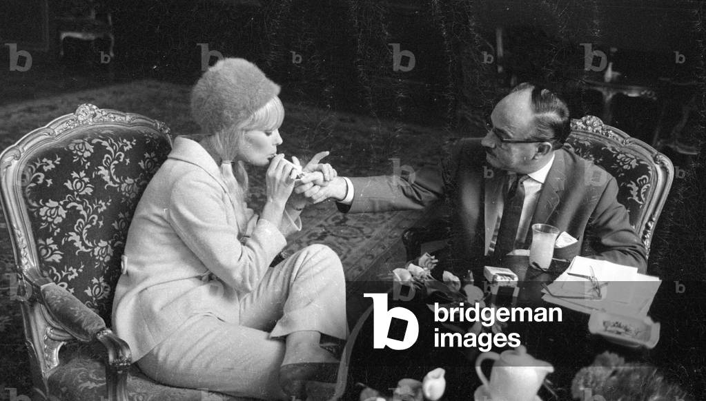 Elke Sommer with John Hyams in Berlin, 1966 (b/w photo)