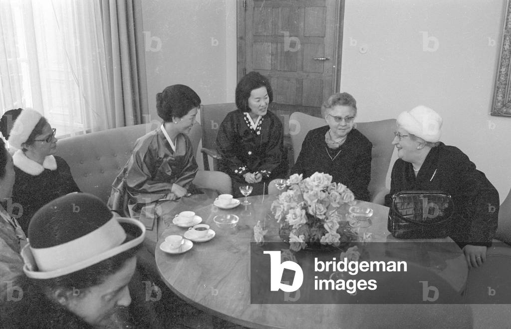 Luise Erhard in Bonn, 1964 (b/w photo)