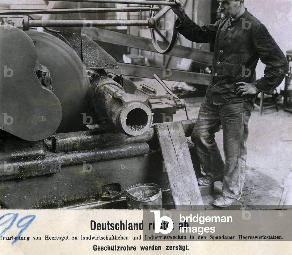 Destruction of gun pipes in Spandau, around 1919