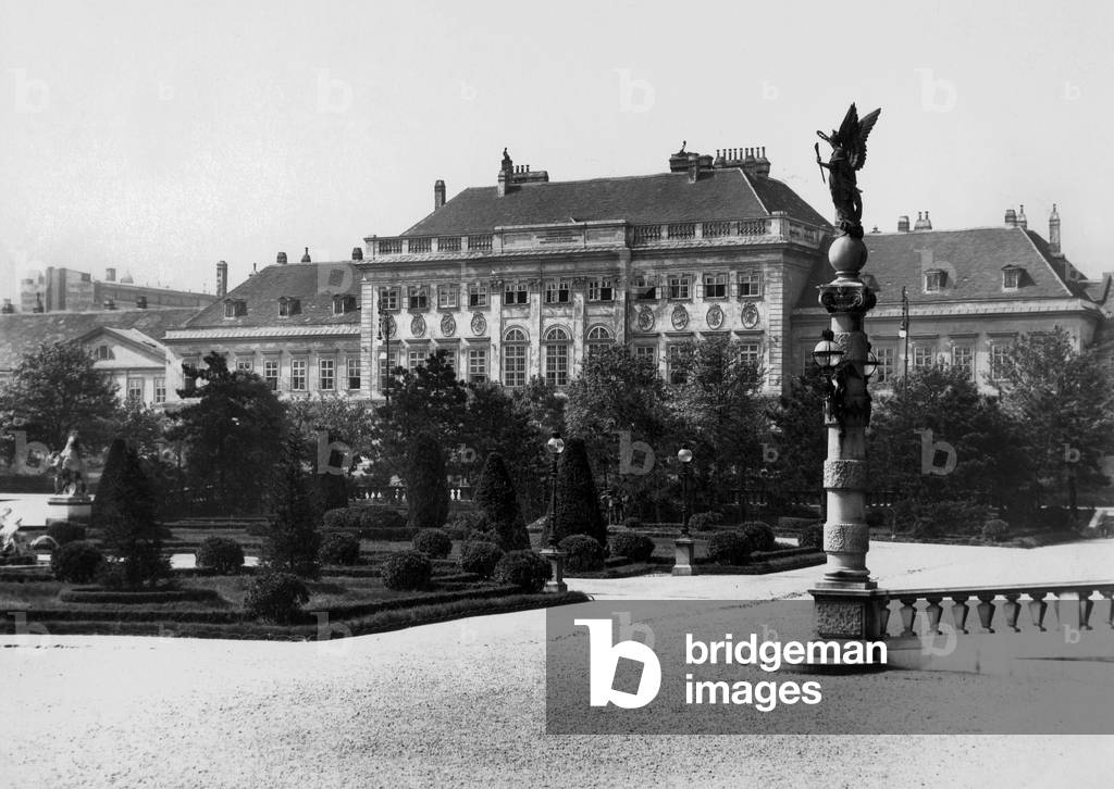 Exhibition Palace in Vienna, 1931 (b/w photo)