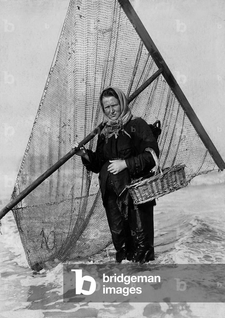 Fisherwoman with her net, 1906 (b/w photo)