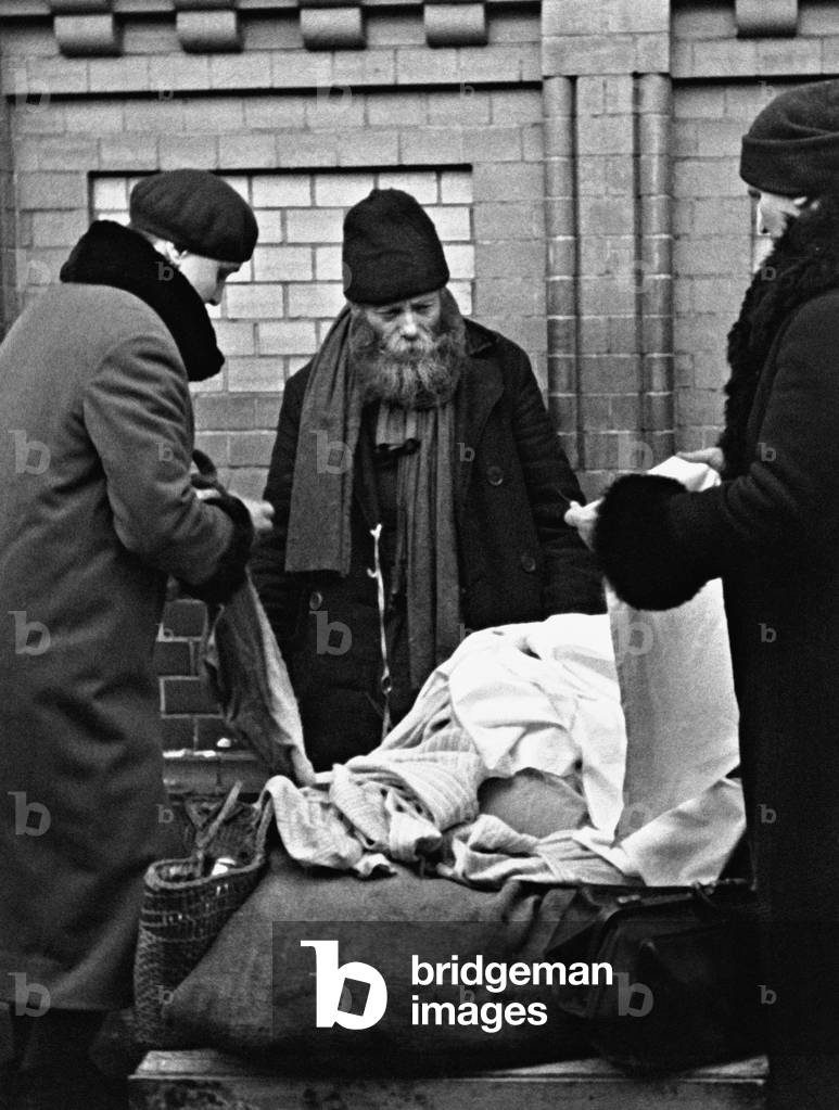 Jewish vendors in Warsaw (b/w photo)