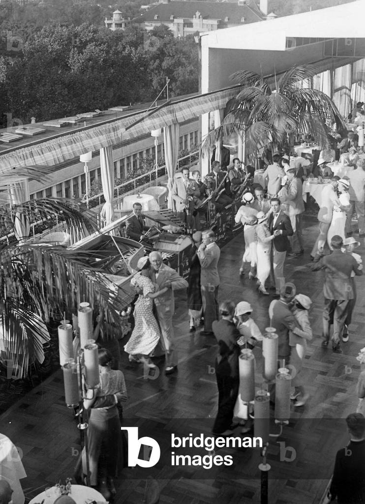 Roof Cafe in Berlin, 1933 (b/w photo)