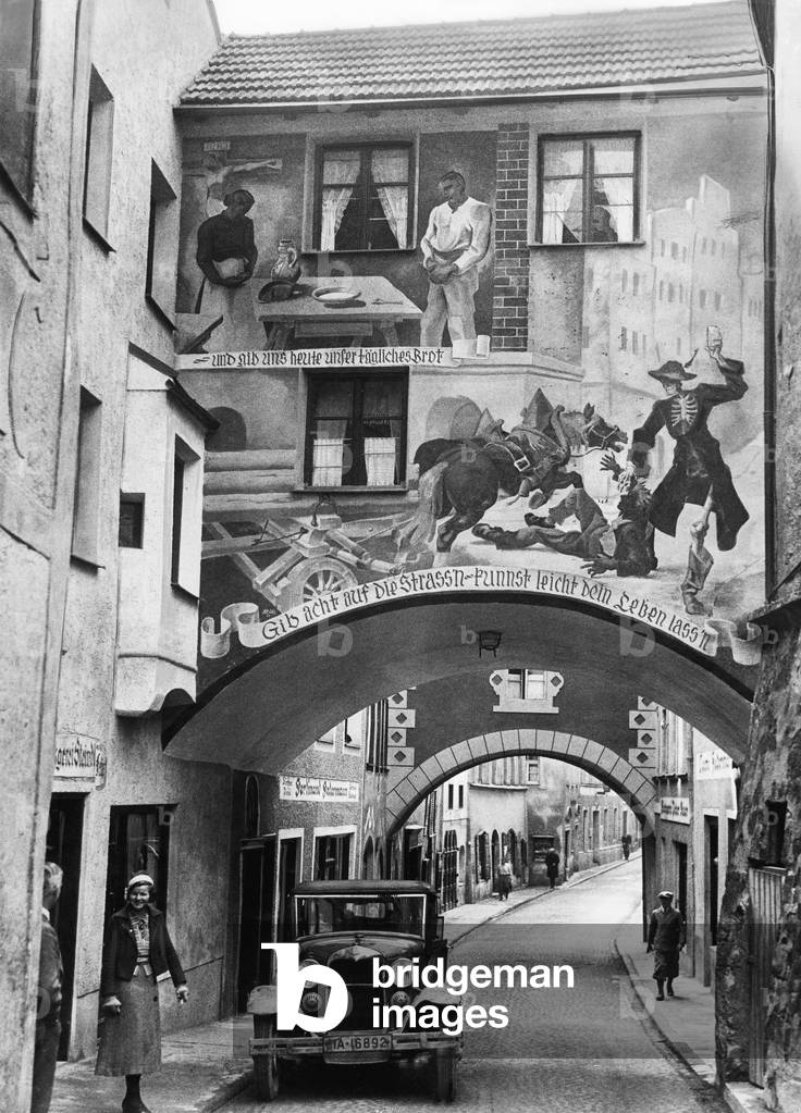 Archway in Burghausen an der Salzach (b/w photo)