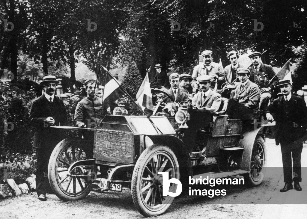Awarding ceremony of the Kaiserpreis ( Emperor's Prize) auto race, 1907