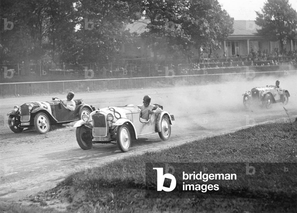 Car race on the harness racing course in Ruhleben, 1932 (b/w photo)