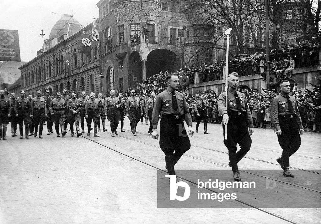 Hitler and Goering in the march to commemorate the 9th of November (b/w photo)