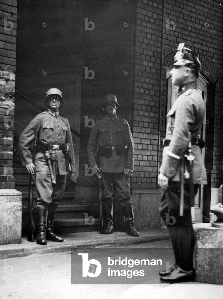 Reich National Defense Forces in front of the Police Presidium to ensure the Prussian coup, 1932 (b/w photo)