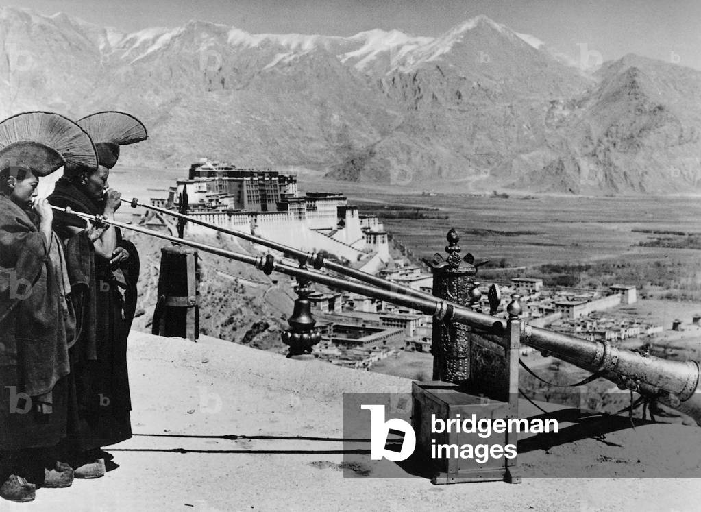 Scene from 'Geheimnis Tibet', 1941 (b/w photo)