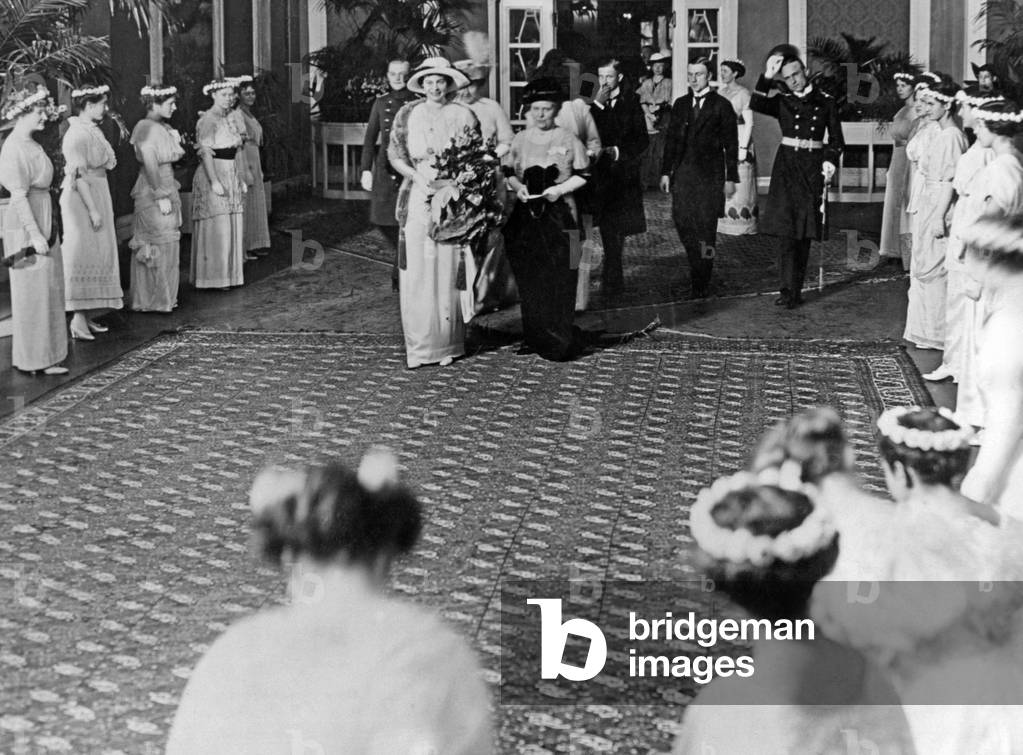 The crown princess at a charity event, 1917 (b/w photo)