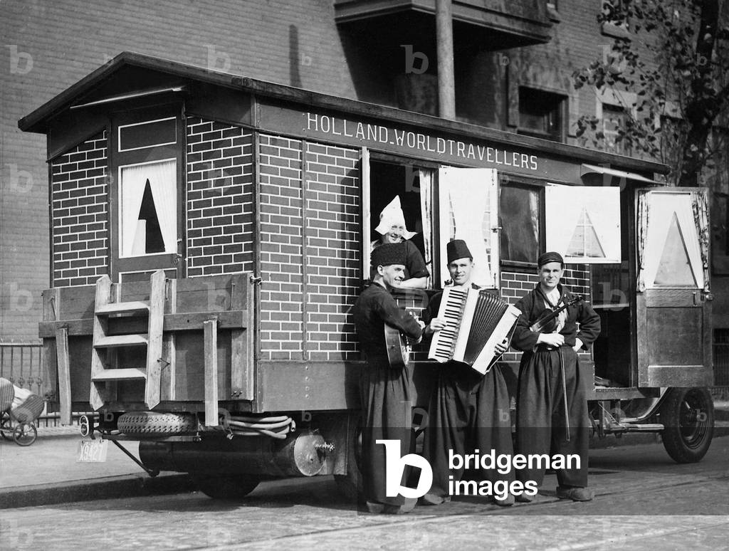 Dutch students during a trip through the USA, 1930 (b/w photo)