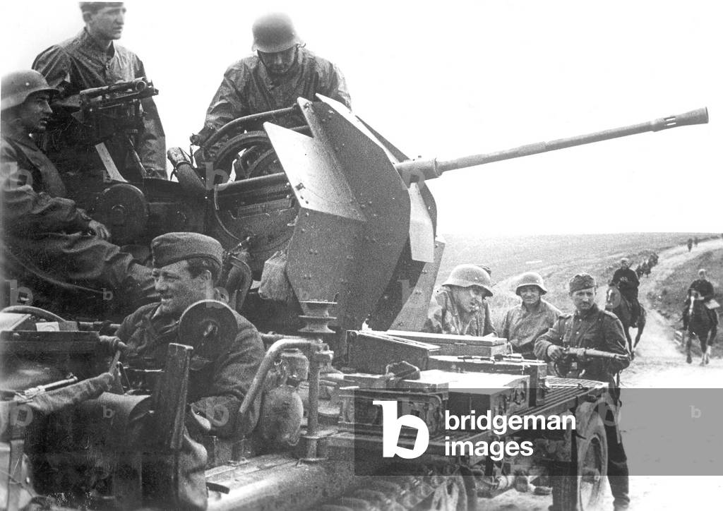 German 2 cm Flak 38 on a road in Russia (b/w photo)