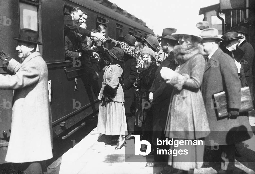Departure at the train station, 1922 (b/w photo)