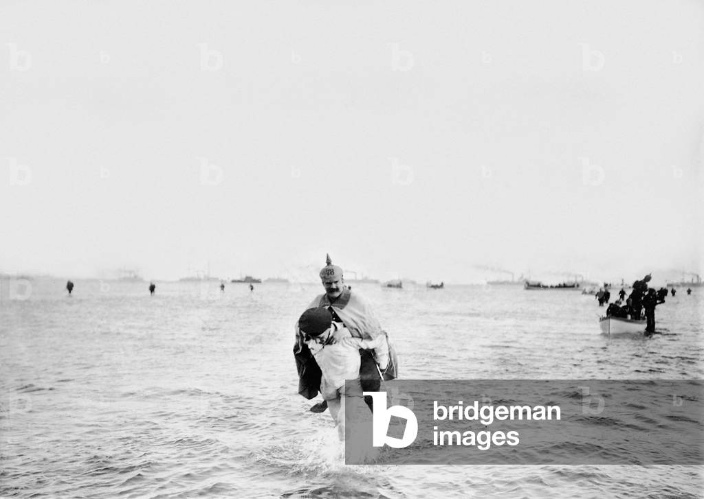 Landing of German marines in the maneuver, 1904 (b/w photo)
