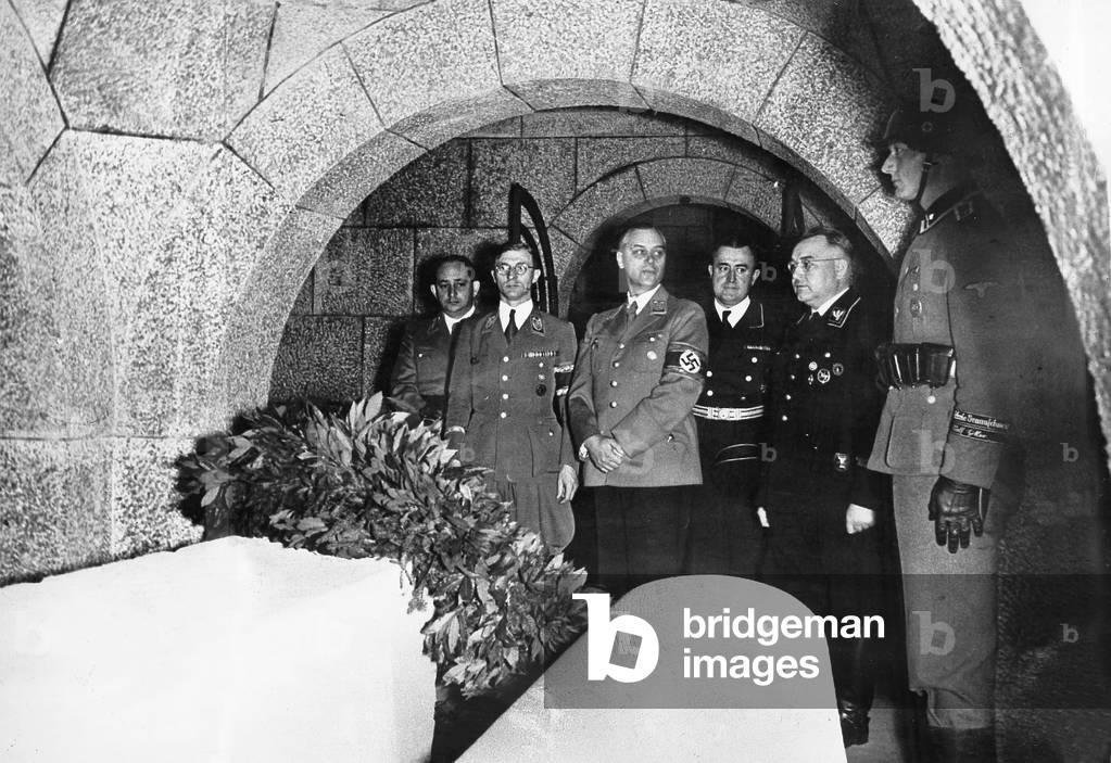 Alfred Rosenberg in the tomb of Henry the Lion, 1940 (b/w photo)