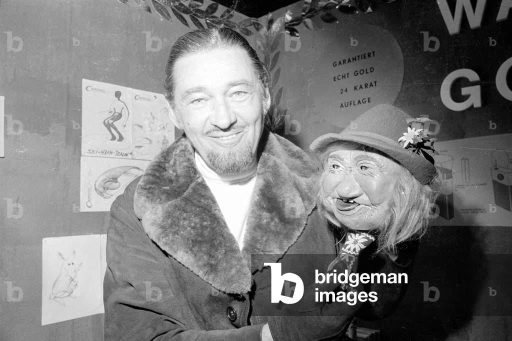Erfinder- und Neuheiten-Ausstellung (Inventor and Novelty Exhibition) in Nuremberg, 1974 (b/w photo)